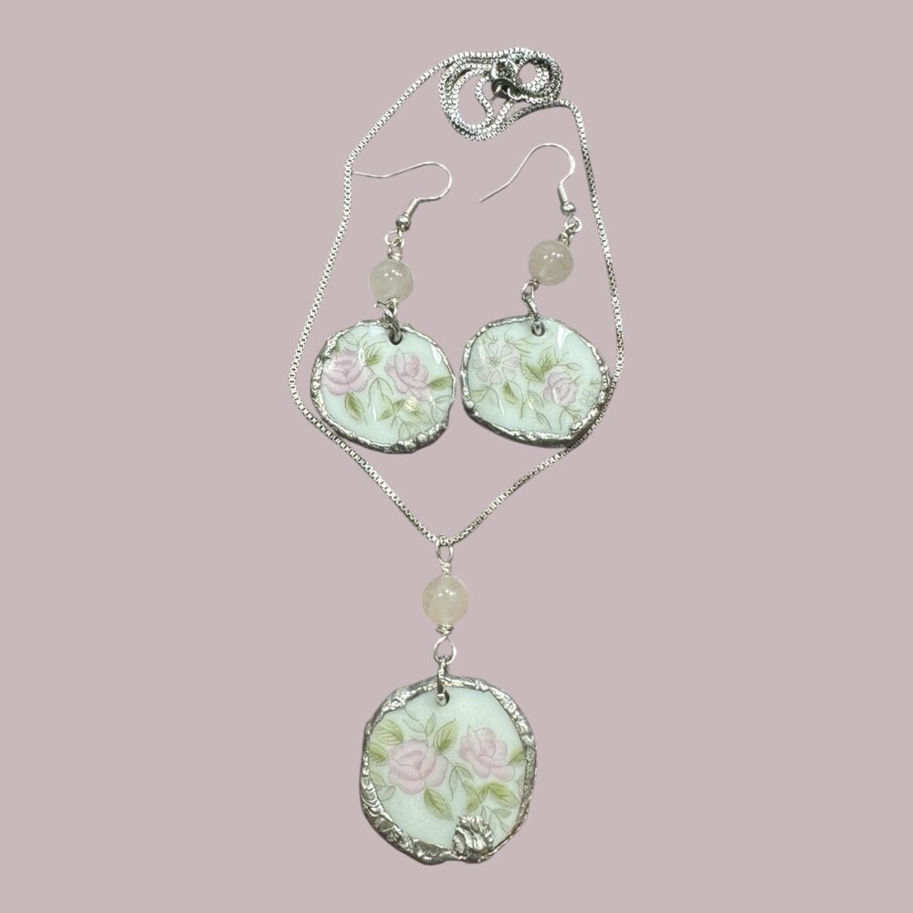 Vintage Broken Bone China Pendant W/ 925 Silver Chain & Rose Quartz Charm - Picture 12 of 15